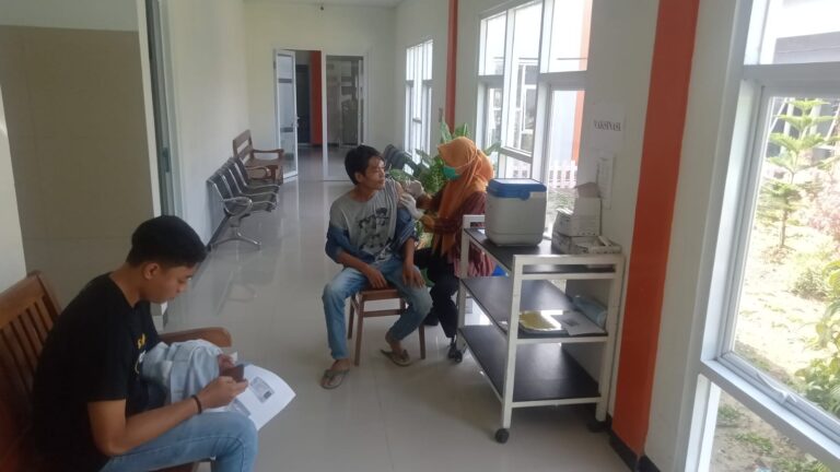 Tanpa Menunggu Lama, Puskesmas Sambong Buka Pelayanan Vaksin Cepat