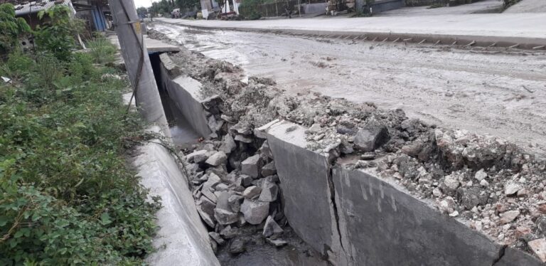 Belum Genap Dua Bulan, Drainase Jalan Peting Sumber sudah Hancur