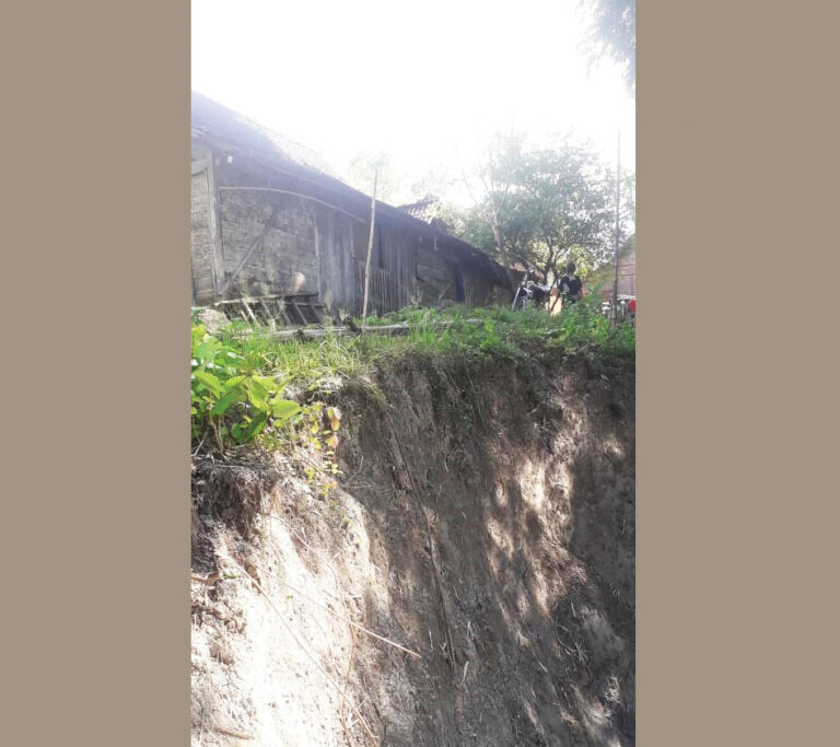 Terancam Longsor, Warga Pilang-Randublatung Tidak Pindah Rumah karena Tidak Ada Biaya