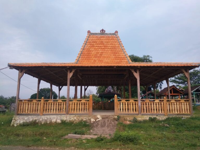 Untuk Kegiatan Ziarah Masal, Warga Desa Bogorejo-Japah Bangun Joglo Makam