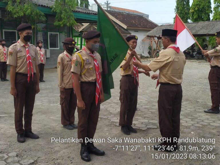 Lantik Anggota Baru, Perhutani KPH Randublatung Dukung Kegiatan Pramuka Saka Wanabakti