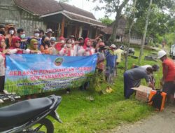 Sosialisasi Bahaya Hama, Dinas Pertanian Bagikan Obat Wereng Gratis kepada Petani di Banjarejo