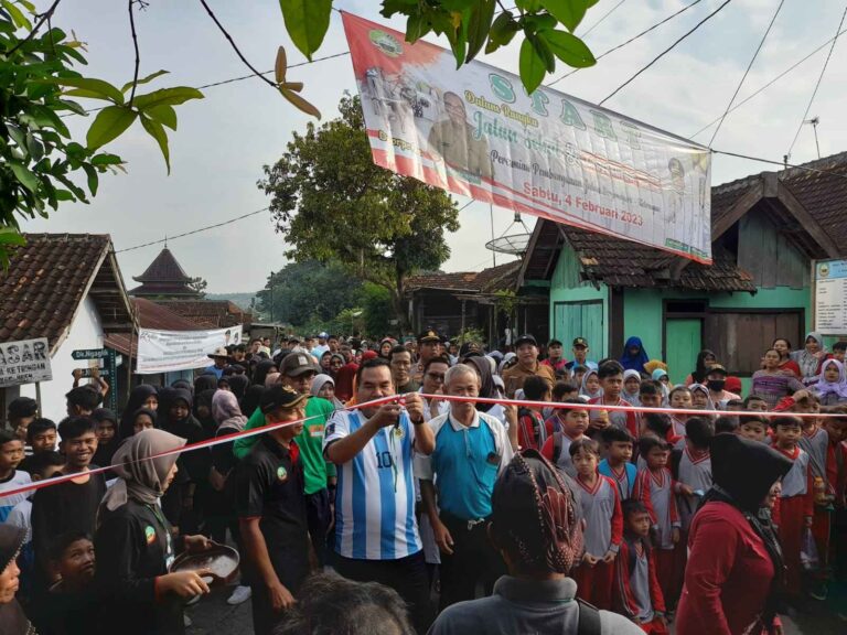 Tasyakuran Pembangunan Jalan, Ratusan Warga Desa Ketringan-Jiken Gelar Kegiatan Jalan Sehat