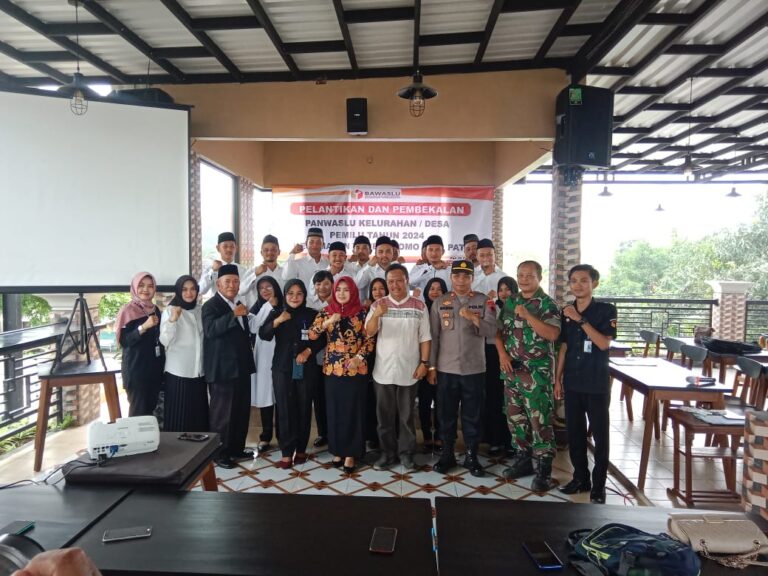 Ketua Panwascam Kecamatan Tambakromo, Pati Lantik 18 PKD