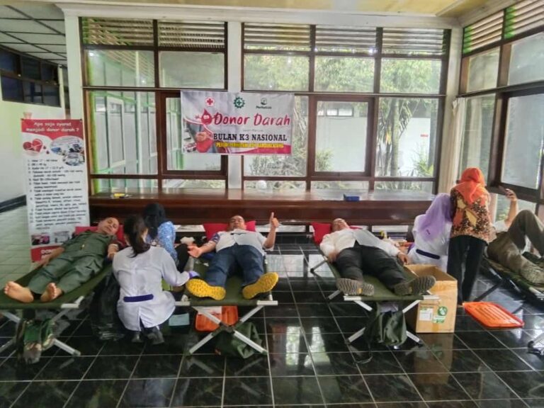 Peringati Bulan K3 Nasional, Perhutani KPH Randublatung Laksanakan Donor Darah brsama PMI Blora