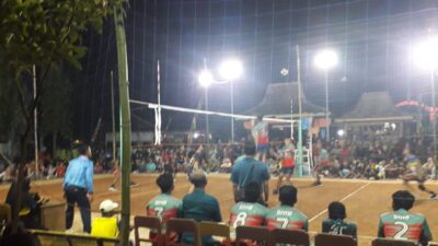 Nglaren Putra Raih Juara 1, Turnamen Bola Voli ‘Lokal Berkarya Cup’ di Desa Sumber-Kradenan