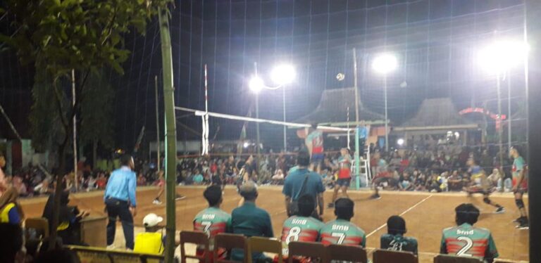 Nglaren Putra Raih Juara 1, Turnamen Bola Voli ‘Lokal Berkarya Cup’ di Desa Sumber-Kradenan