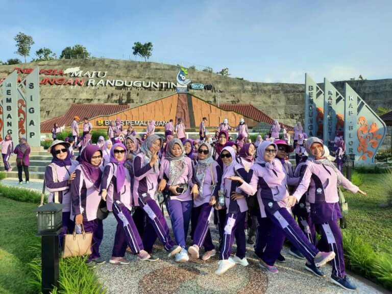 Ultah ke-12, Klub Jantung Sehat Mustika Blora Gelar Senam Bersama di Bendungan Randugunting