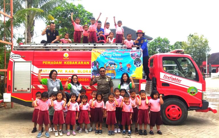 Edukasi Lapangan, TK Eka Prapti Pengkolrejo-Japah Kunjungi Pos Damkar di Ngawen