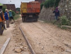 Tingkatkan Perekonomian Mikro, Pemerintah Desa Gaplokan Lakukan Betonisasi Jalan Poros dan JUT