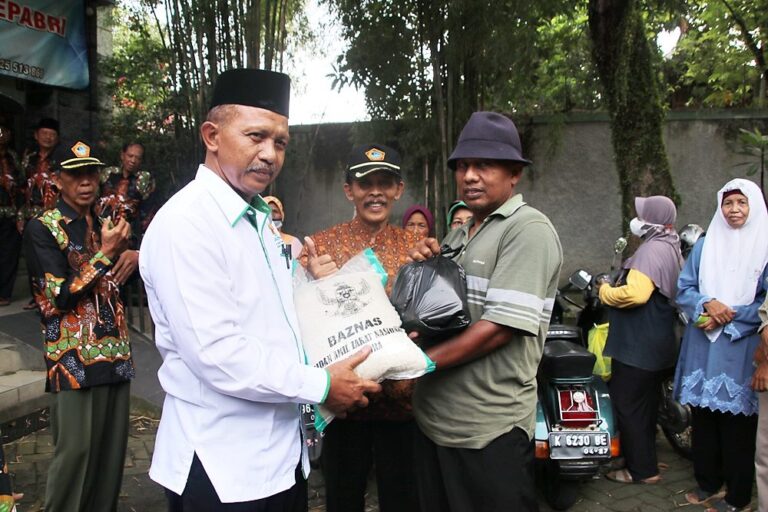 Bekerjasama dengan Baznas dan KORMI, PWRI Blora Salurkan Paket Sembako untuk Duafa