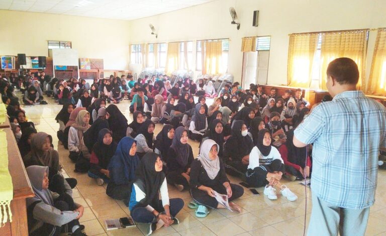 Hindari HOAX, Siswa-siswi SMA 1 Tunjungan, Blora Ikuti Pelatihan Jurnalistik