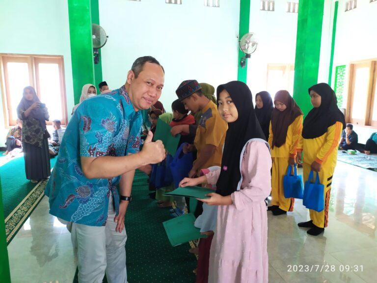 Gelar Pengajian, Perhutani Randublatung Bagikan Infak kepada Anak Yatim
