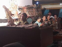 Enam Dalang Cilik Meriahkan Acara Tironan Bulan Suro di Desa Sambongrejo