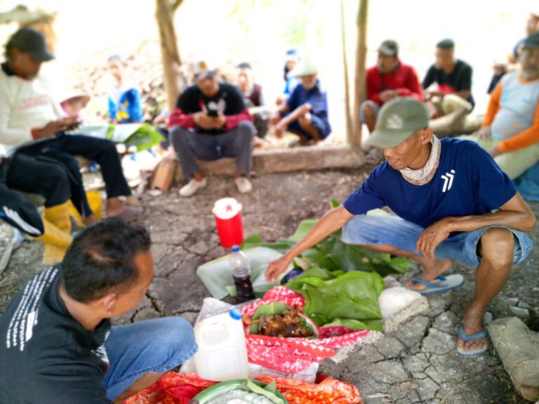 Nguri-uri Budaya, Warga KTH Tlogo-Plosorejo Laksanakan Syukuran pada Acara Kawitan
