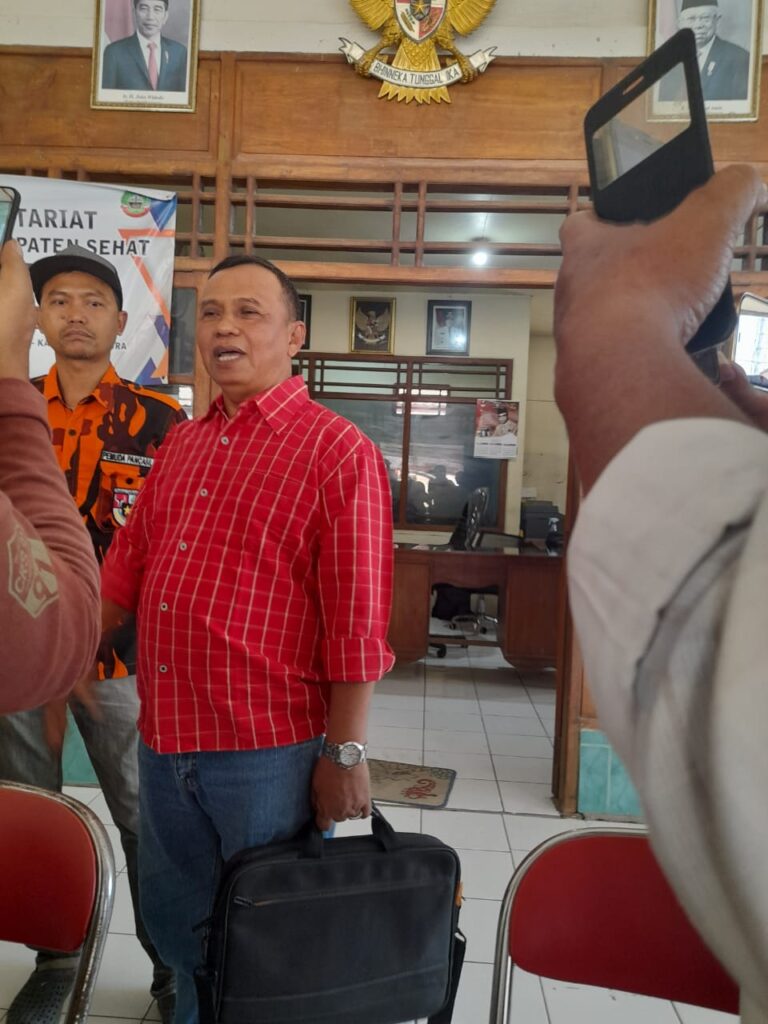 Tolak Eksekusi Berkas Perades, Kades Jimbung Akan Dilaporkan ke Ombudsman