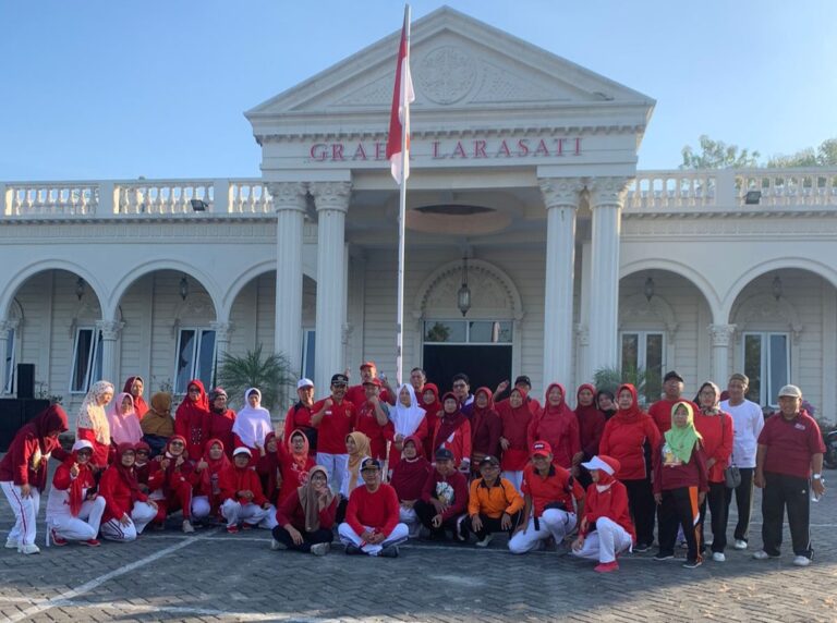 Pekik Merdeka Diperdengarkan di Acara Senam Bugar PWRI Kelurahan Kunden-Blora