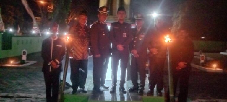 Dan Ramil 09/Randublatung Pimpin Apel Kehormatan dan Renungan Suci di TMP Sukma Kencana