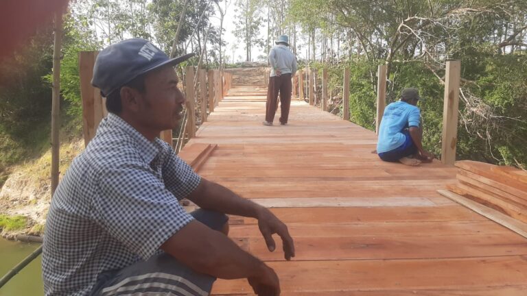 Setelah 7 Tahun Putus, Jembatan Kendayaan Dibangun Melalui Swadaya dan Gotong Royong