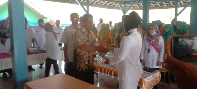 Sertijab Kades Bekutuk, Kholil: Warga yang Kemarin Tensinya Tinggi Sekarang Dinetralkan Lagi