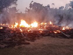 Akibat Listrik Arus Pendek, Dua Rumah di Desa Sumberjo Terbakar