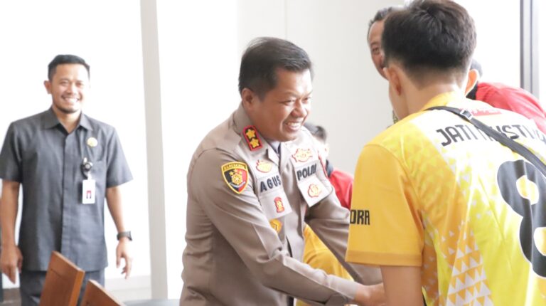 Lepas Kontingen Tim Bola voli menuju Turnamen Provinsi, Kapolres Blora Berpesan Jaga Sportivitas