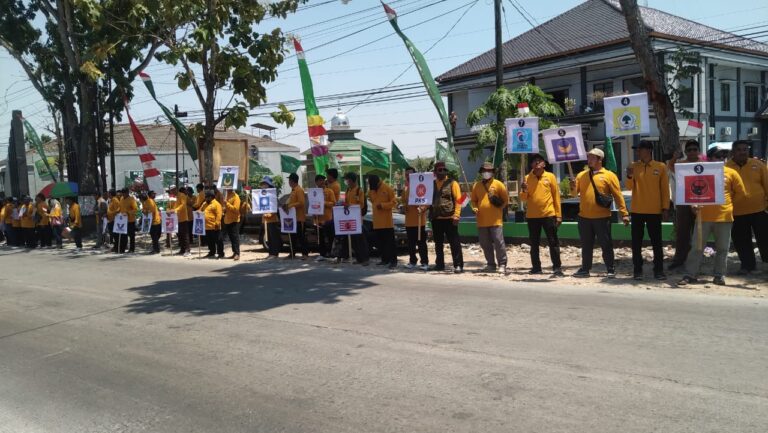 Kirab Sosialisasi KPU di Kunduran-Blora, Ratusan Anggota PPS Menjadi Pagar Betis