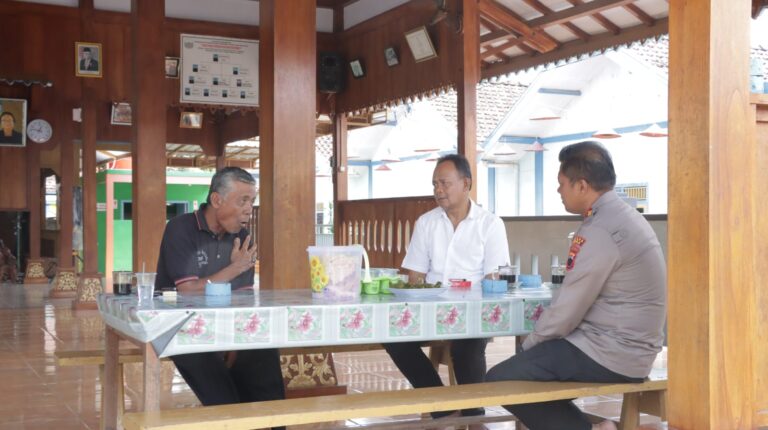 Silaturahmi ke Pendopo Samin Sedulur Sikep Desa Sambongrejo, Kapolres: Waspadalah dalam Aktivitas yang Menggunakan Api