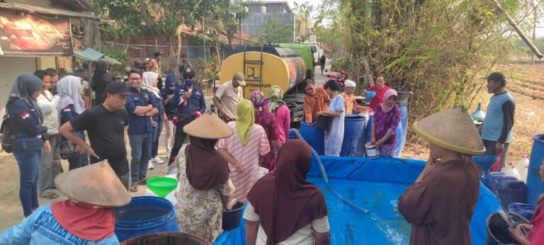 Keluarga Besar Panwaslu Kecamatan Pati Kirim Bantuan Air Bersih ke Wilayah Winong