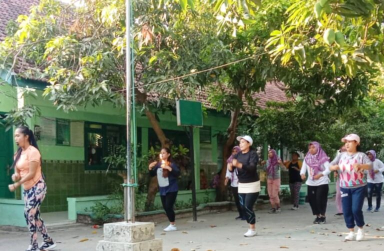 Jaga Kebugaran Tubuh, para Ibu di Dukuh Karangmalang-Winong Adakan Senam Aerobik