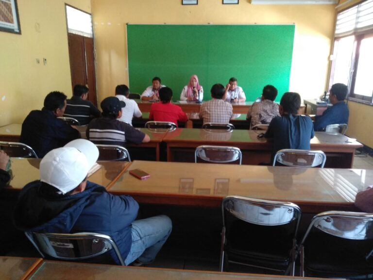 Didampingi Karang Taruna Kabupaten Pati, PKL Kembangjoyo Mediasi ke Pemkab untuk Meniadakan Wahana Pasar Malam di Stadion Joyokusumo