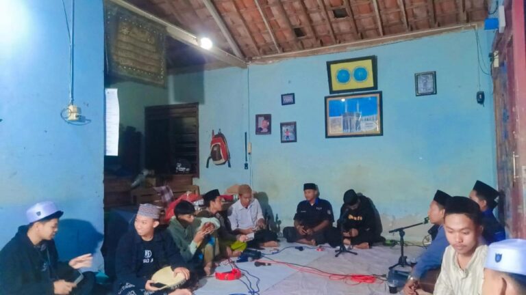 Peringati Hari Pahlawan, Warga Dukuh Padas-Todanan Adakan Pembacaan Sholawat dan Ngaji Kitab