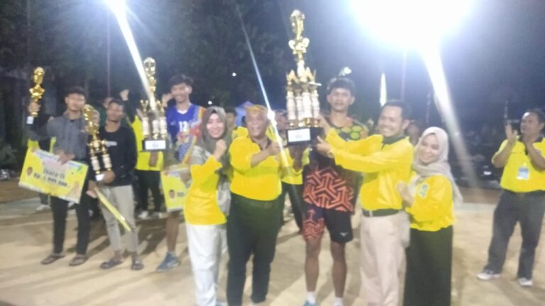 Turnamen Bola Voli SISWANTO CUP 9: Sabet Juara Pertama, PBV Kediren Gondol Uang Tunai 10 Juta