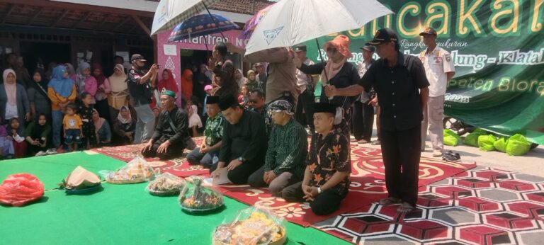 Tanda Selesainya Pembangunan Jalan Beton Sambong-Klatak, Warga Pengkoljagong Gelar Syukuran Bersama Bupati Blora