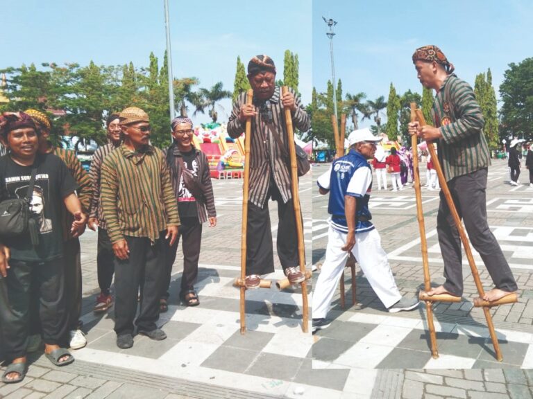 Gobak Sodor dan Egrang Ramaikan HUT ke-2 KORMI Blora