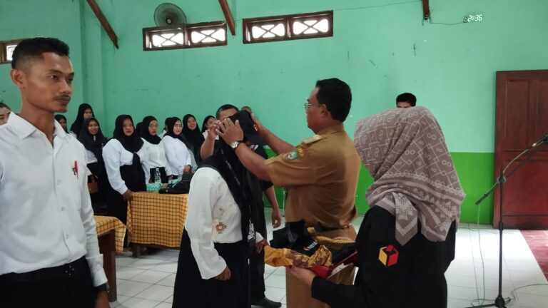 Ketua Panwaslu Kecamatan Randublatung Lantik 270 Anggota Pengawas TPS
