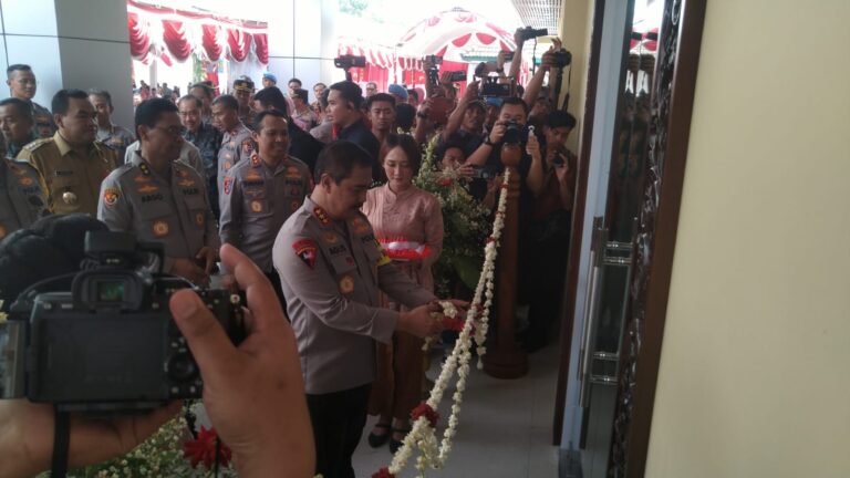 Diwarnai Kegiatan Bakti Kesehatan, Wakapolri Resmikan RS Bhayangkara di Blora