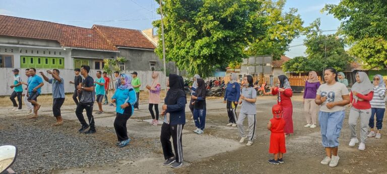 Anggota KPPS Tambakromo Senam Bersama Petugas Pemilu