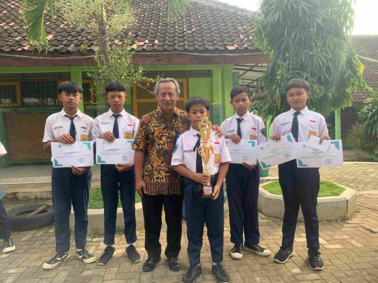 SMP Negeri 2 Todanan Raih Juara 1 Lomba Musik Tradisional