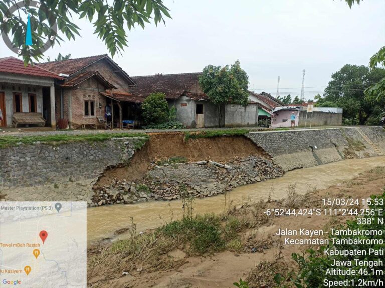 Diguyur Hujan Selama Dua Hari, Tanggul di Desa Tambakromo Longsor