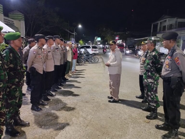 Camat dan Kapolsek Randublatung Pimpin Apel Sinergitas Pengamanan pada Malam Takbiran