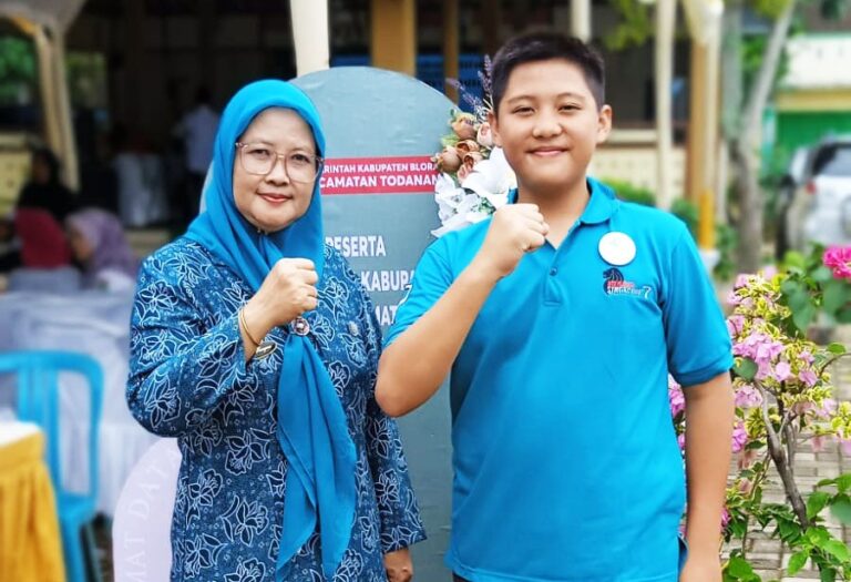 Ingin Jadi Pengacara, Enoz Tak Malu Jualan di Sekolah