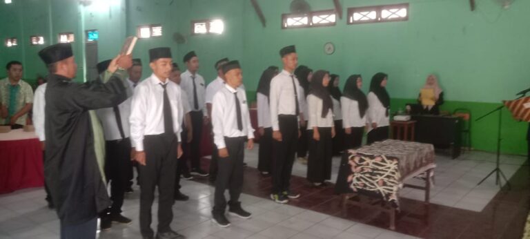 Kawal Pilkada Blora 2024, Panwaslucam Randublatung Lantik 18 PKD