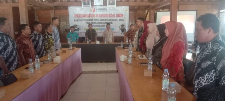 Sukseskan Pilkada 2024, Panwaslucam Randublatung Gelar Acara Penguatan Kapasitas SDM