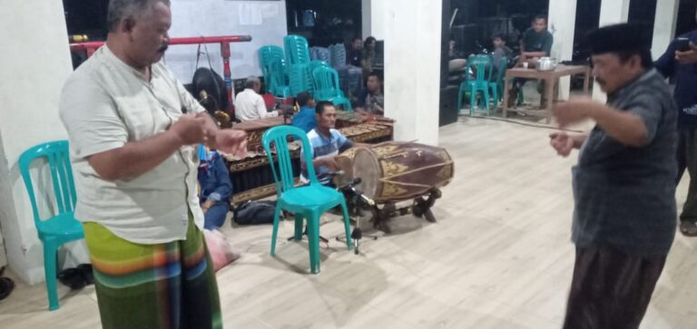Peringati Weton Kelahiran, Kades Biting-Sambong Gelar Acara Joget Gayeng dan Syukuran di Malam Suro