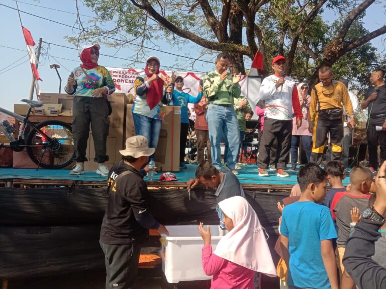 Meriahkan HUT Kemerdekaan ke-79, Kelurahan Randublatung Gelar Jalan Sehat Berhadiah