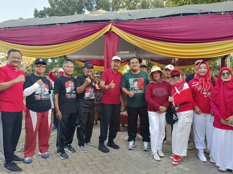 Jalan Sehat di RW V Perumnas Karangjati, Bupati Blora Berikan Hadiah Sepeda Motor Listrik