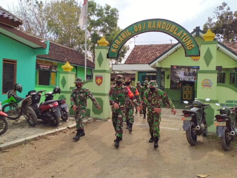 Forkompincam Randublatung Gelar Apel Kehormatan dan Renungan Suci di TMP Sukma Kencana