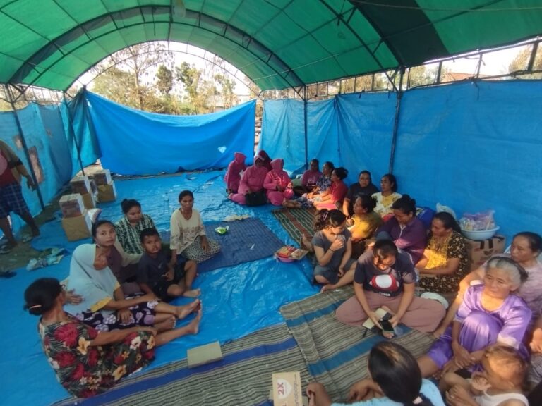 Bakti Sosial, Jajaran Polsek Randublatung Berikan Bantuan kepada Korban Kebakaran di Desa Jeruk