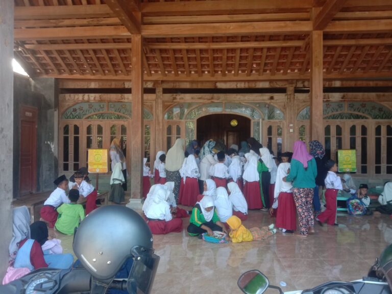 Puskesmas Randublatung Adakan BIAS di MI Al Muslimiyah